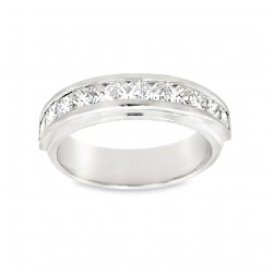 Pre Owned Platinum Diamond Band ZA787